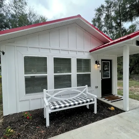 Adorable Cottage Next To Rainbow River & Blue Run!