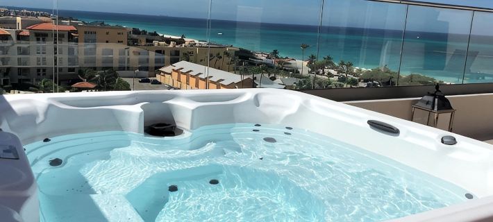 ROYAL PENTHOUSE-New stunning two storey penthouse condo with roof top terrace Hotels in Eagle Beach