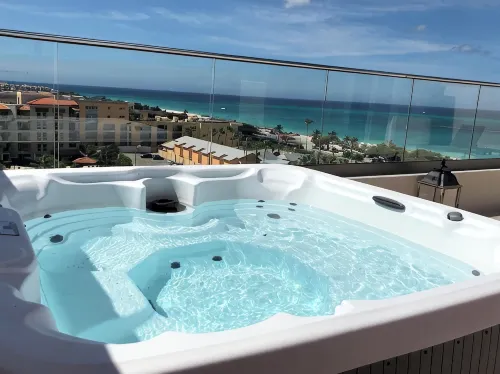 ROYAL PENTHOUSE-New stunning two storey penthouse condo with roof top terrace - 3-Star