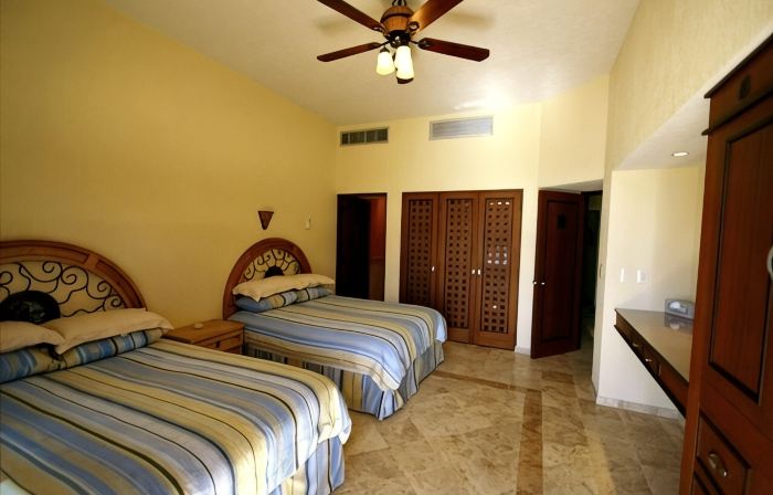 Villas de Cortez, Beachfront, 24 Picklebball Cts, Poolside, ,  1 Br Condo,