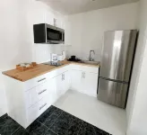 Cozy suite with separate entrance. - Homestays