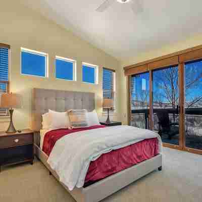 skiNewpark33: Walkable w/View, Deck, Hot Tub, Garage Rooms