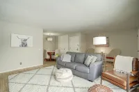 Beautifully remodeled 2 bed 104 Berkley Verona #6 - 무료 와이파이