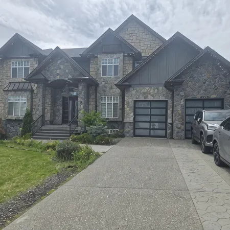Luxury Lodge Getaway. W/ private entrance in the luxurious part of Prince George