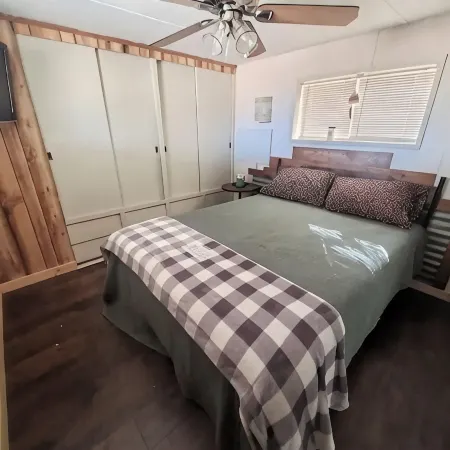 Stunning Views! Rustic cabin facing the base of Grand Canyon West