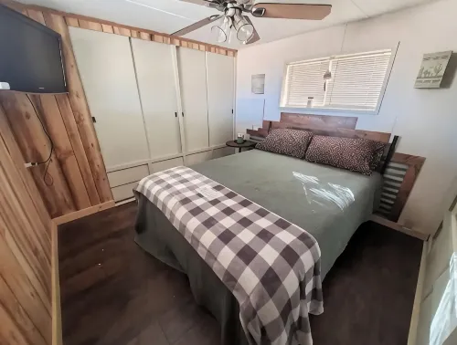Stunning Views! Rustic cabin facing the base of Grand Canyon West - Alphydda
