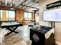 Private North Penthouse w/Arcade Games,Tanning&Redlight Beds - Homestays