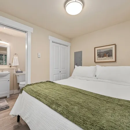 Cozy 1-bedroom forest retreat in gorgeous Bellingham