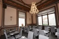Golden Tree Hotel