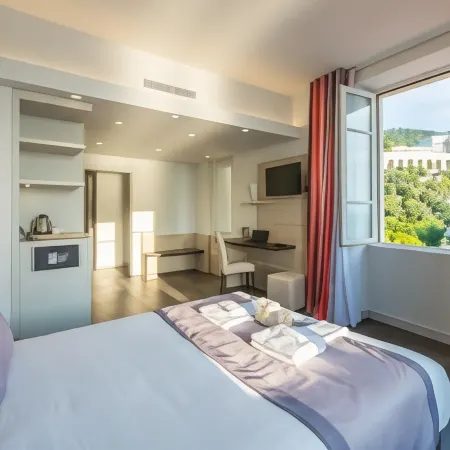 Hotel le Saint Paul Отели рядом с достопримечательностью «Мун Борон»