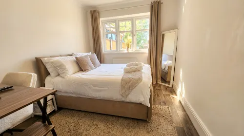 Birmingham 5BR, sleeps 9, private parking & garden families, contractors, groups - New