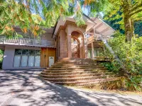 Exclusive House On Foothill with hot tub, sauna and jacuzzi. ウェルチズのホテル