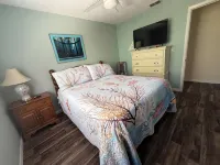 Stilt  home close to MacRaes, city dock, Wild Life Park. - balcony