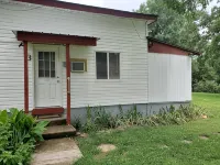 2-Bdrm Lake View/Access Cabin, Family/Pet Friendly, Large Screened Porch, Clean - Chalets
