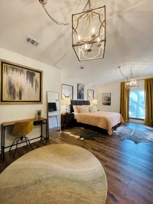 Rock House Retreat w/Hot Tub and Fireplace. Pet Friendly! - อ่างจากุชชี่