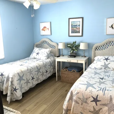 2 bedroom condo across from #1 Rated Siesta Key Beach
