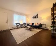 Cozy 2BR Mid-Century Townhouse w/Parking Near Downtown Ann Arbor & The Big House - Condos