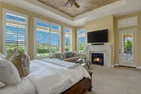Luxury PGA West on golf course Private Pool & Pristine unobstructed Golf Views - 4-Star
