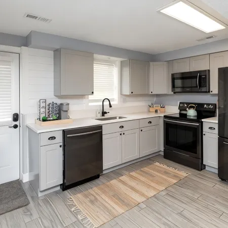 A Private Boho-Modern Stay Minutes to Downtown w/ KING Bed and Hidden Nook!