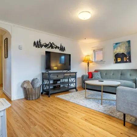 Just blocks from downtown! Cozy 2-bed, 1-bath home - sleeps 4.