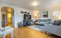 Just blocks from downtown! Cozy 2-bed, 1-bath home - sleeps 4. - 3-Star