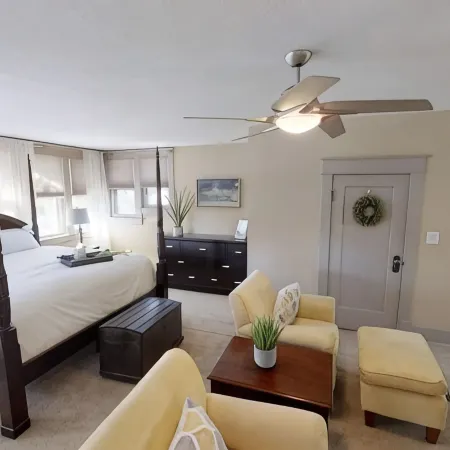 Beautiful Craftsman home near C-Street for you and your pets!