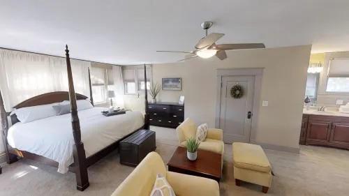 Beautiful Craftsman home near C-Street for you and your pets! - 방갈로