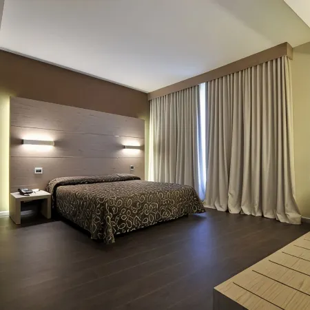 Hotel Federico II Отели в г. Ези