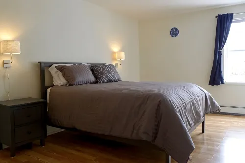 Stylish 2BR Retreat Steps from Thayer gate FREE private parking/WiFi