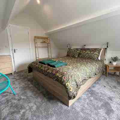 Sea View – Stunning Three‑Bedroom Apartment with Panoramic Coastal Views Rooms