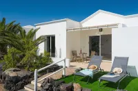 Luxurious A2 in a Small Complex with Communal Pool 100m from the Sea - Bungalows