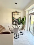Newly Built 3-bedroom house with WiFi, Parking and AC 15 mins to the Falls - 3-Star