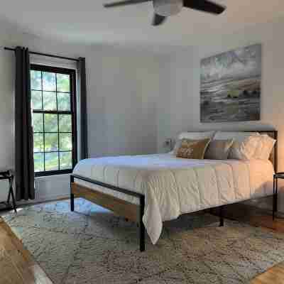 Ivy Kirk Cottage in the Village of Pinehurst Rooms