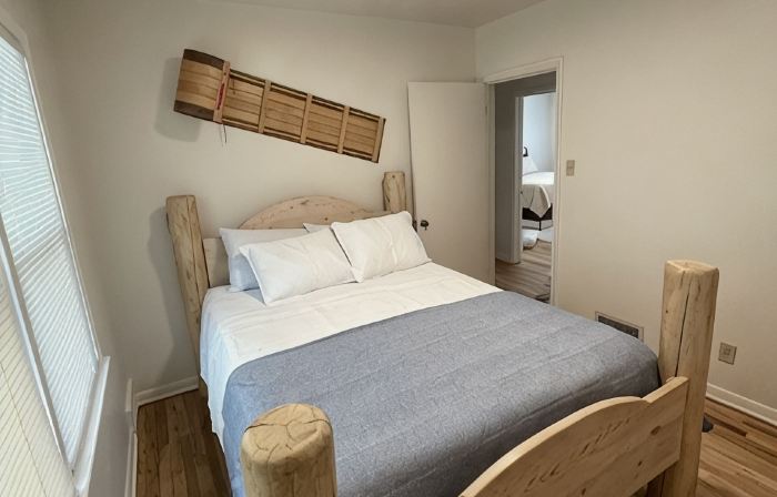 Cozy Home Across From Holt Arena and ISU Campus!