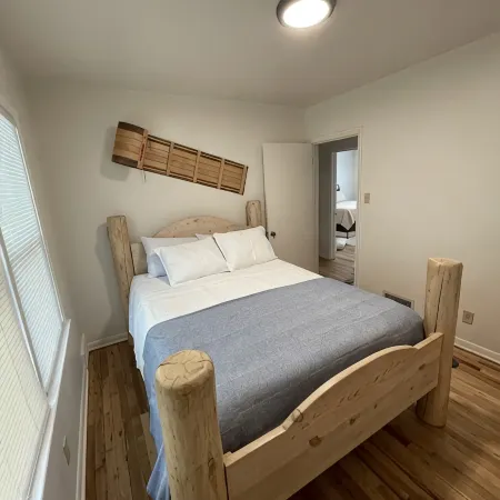 Cozy Home Across From Holt Arena and ISU Campus!