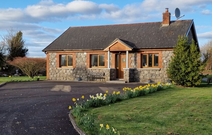 Cottage on Lough Ree / River Shannon in the heart of Ireland