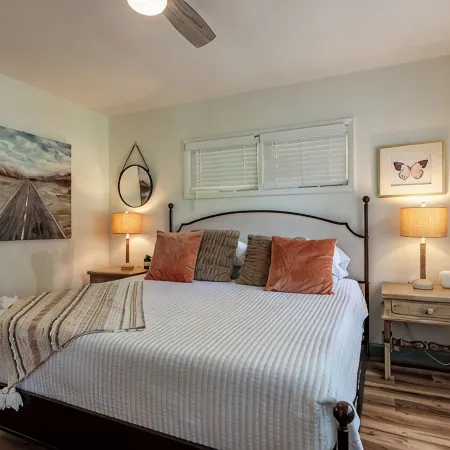 Lakefront Seclusion! - UPDATED! Dock, Hot tub, fire pit, pet friendly with fee,