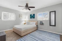 Lobster Louie's Inn - Cozy 2/1 Mins from Beaches. Fenced yard. Pet Friendly. - Wifi