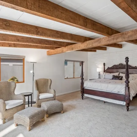Vintage Classic Private Carefree Home