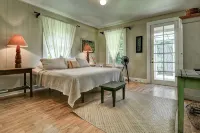 Spacious Historic Estate ~ 5 Min Walk to Hilo & Bay Front - 3-Star
