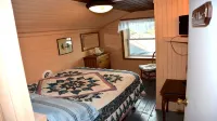 Romantic Cabin on-The-Water-w/Breathtaking Views-Bch Fire Pit! - 2 Wks Aval: Aug - balcony