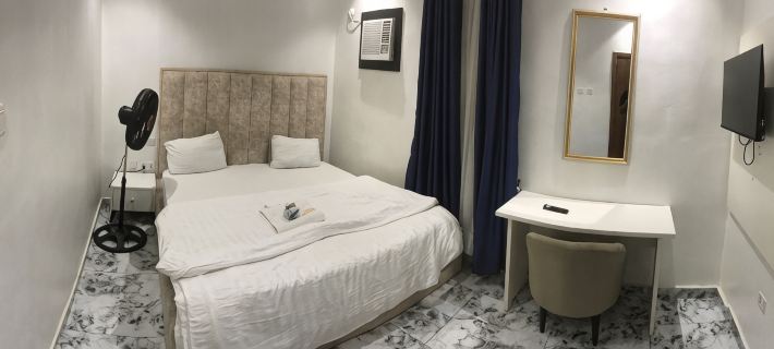 Laquinta Hotel by Juicebox Hotels in Ікеджа