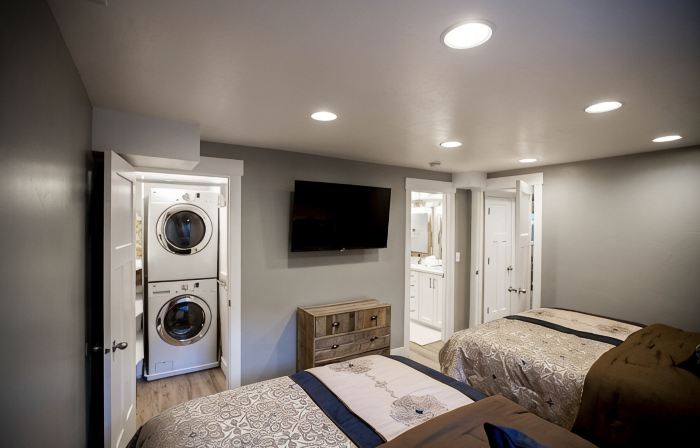 Vacation Bliss! Skier's Dream! Covered Hot Tub/Spa, Fire Pit, Mountain Views.