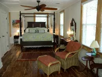 Savannah Whitemarsh Island Cottage on Private Riverfront Estate with Dock - Country Houses