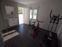 Modern Villa in Prime Location with Fantastic Views and Sunsets - نادي رياضي