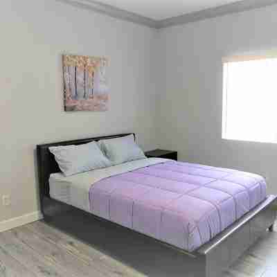 Affordable Vacation Home near DisneyLand & Beaches Rooms