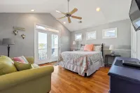 Spacious 5 BR House with Private Pool and ICW views - 4-Star