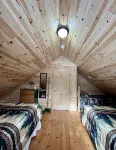 Riverfront Cabin : The Cozy Brown Trout Lodge - Homestays