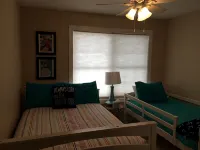 Downtown Traverse City Condo, close to shops, food, recreation, beaches. - ห้องครัว