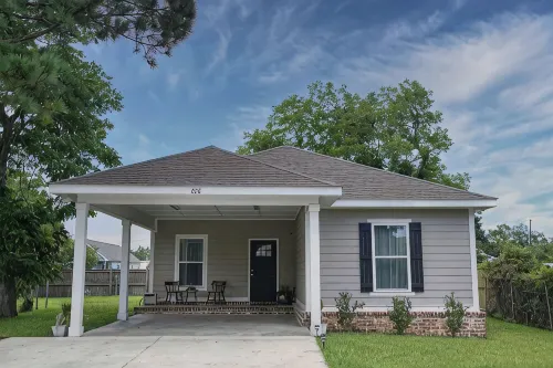 3Br/2BA in the Heart of Downtown Ocean Springs! Ms Annie's Coastal Hideaway - 4-Sterne